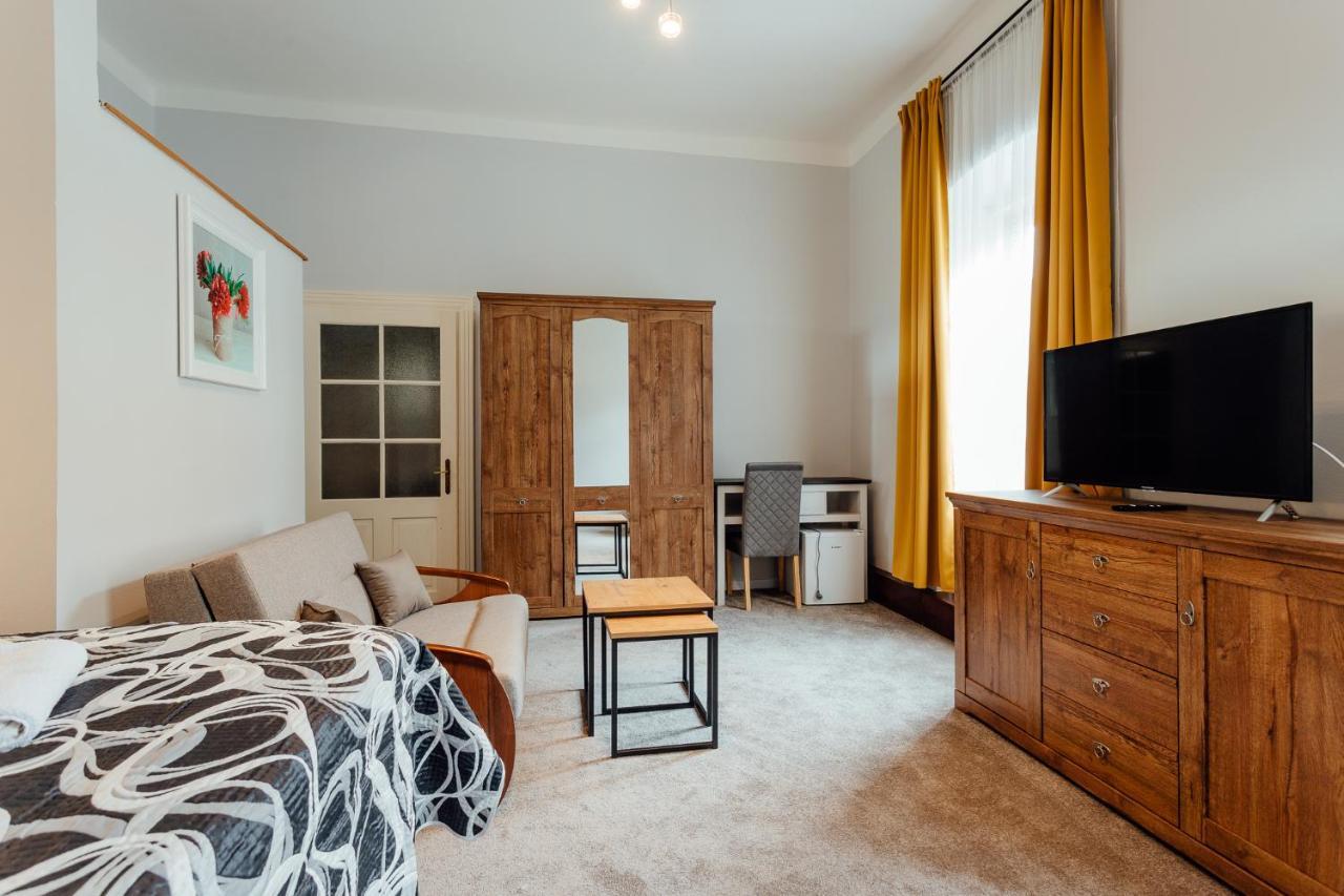 Botanicky Dvor Aparthotel Banská Štiavnica Exteriör bild