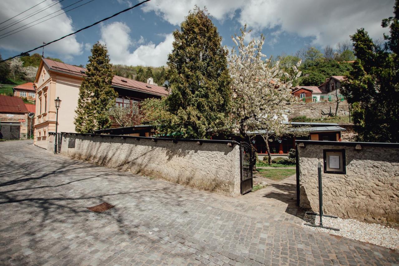 Botanicky Dvor Aparthotel Banská Štiavnica Exteriör bild