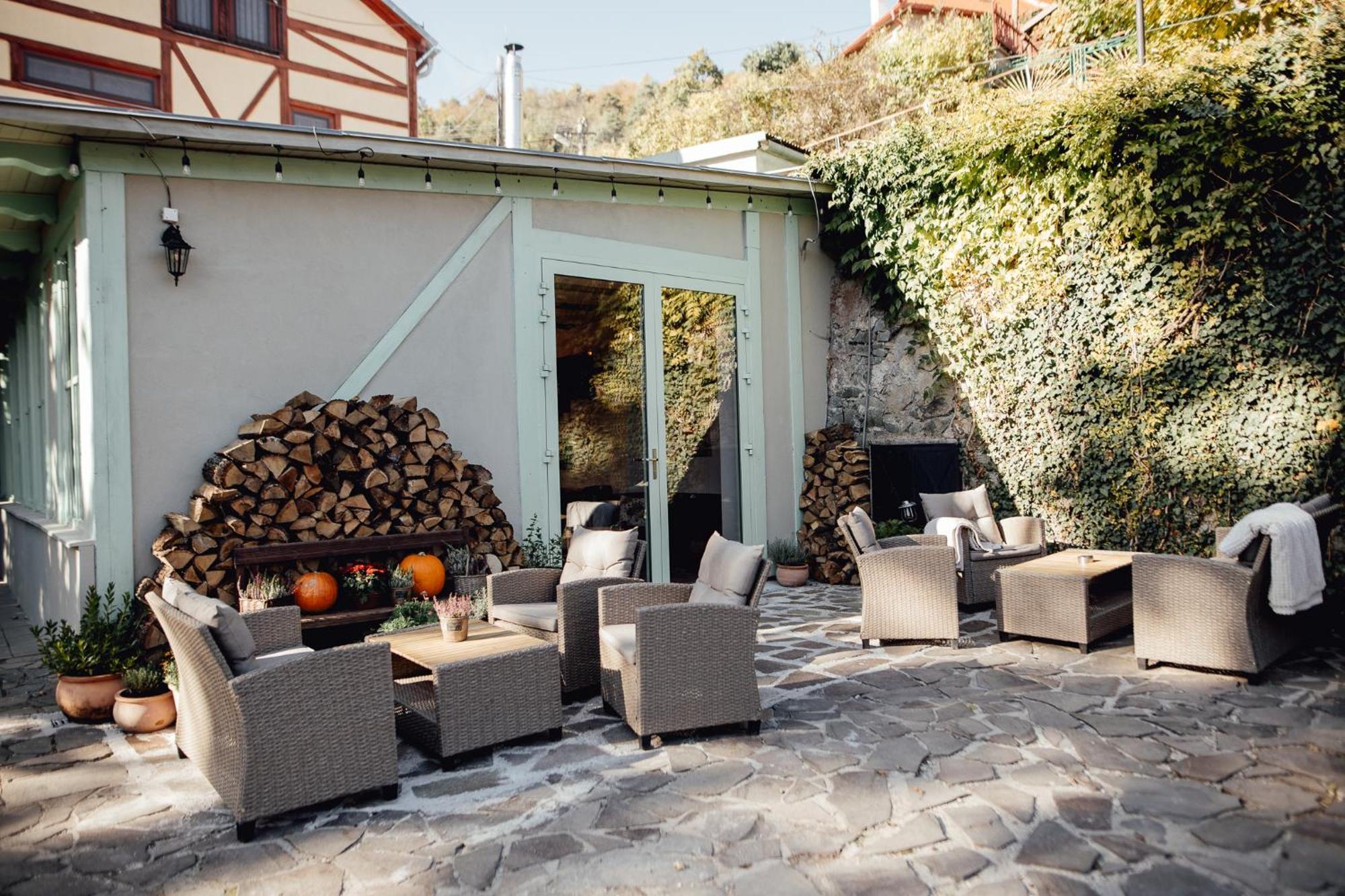 Botanicky Dvor Aparthotel Banská Štiavnica Exteriör bild